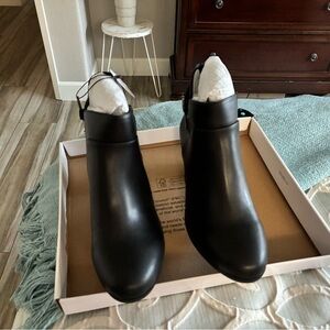 Giani Bernini Sleek Black Ankle Boots